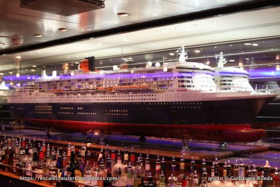 Queen Mary 2 - Commodore Club Bar