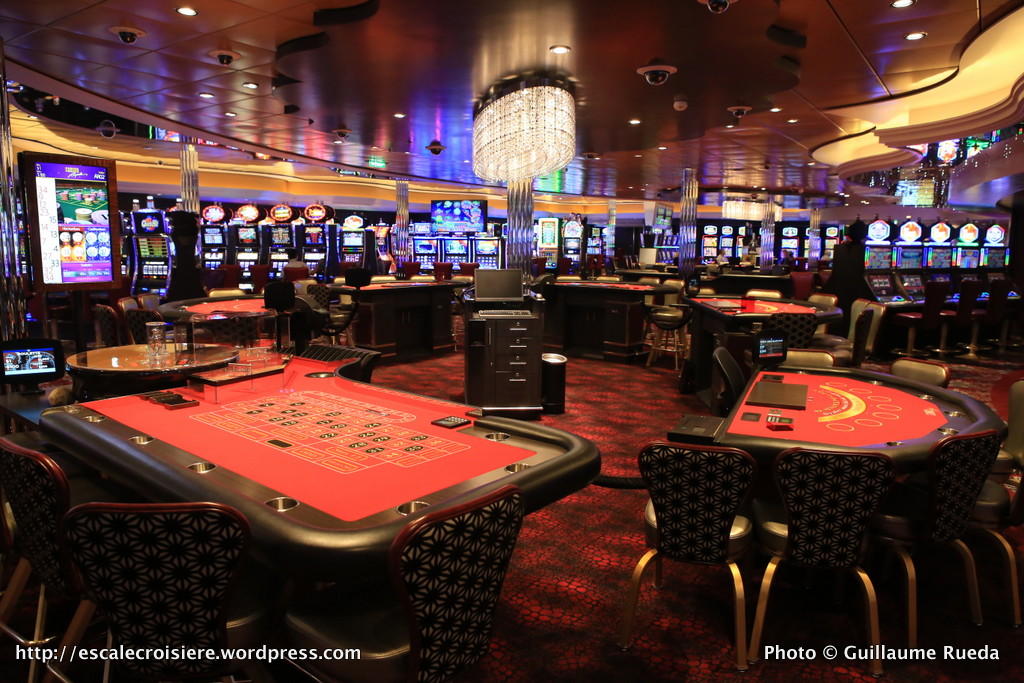Harmony of the Seas - bar casino royal